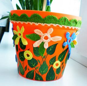 Decorating a flower pot