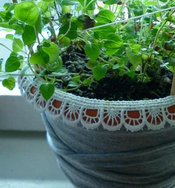 Decoupage of a pot with fabric