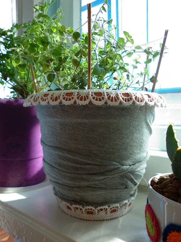 dekupázs edény kötött anyaggal edény díszítése kötött anyaggal